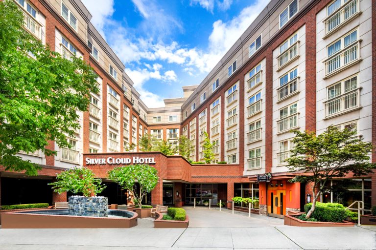 Silver Cloud Hotel courtyard with the Jimmy's on Broadway entrance on the right
